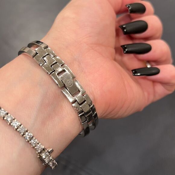 New Battery! AUTHENTIC MOVADO SILVER LADIES WATCH - Picture 3 of 5